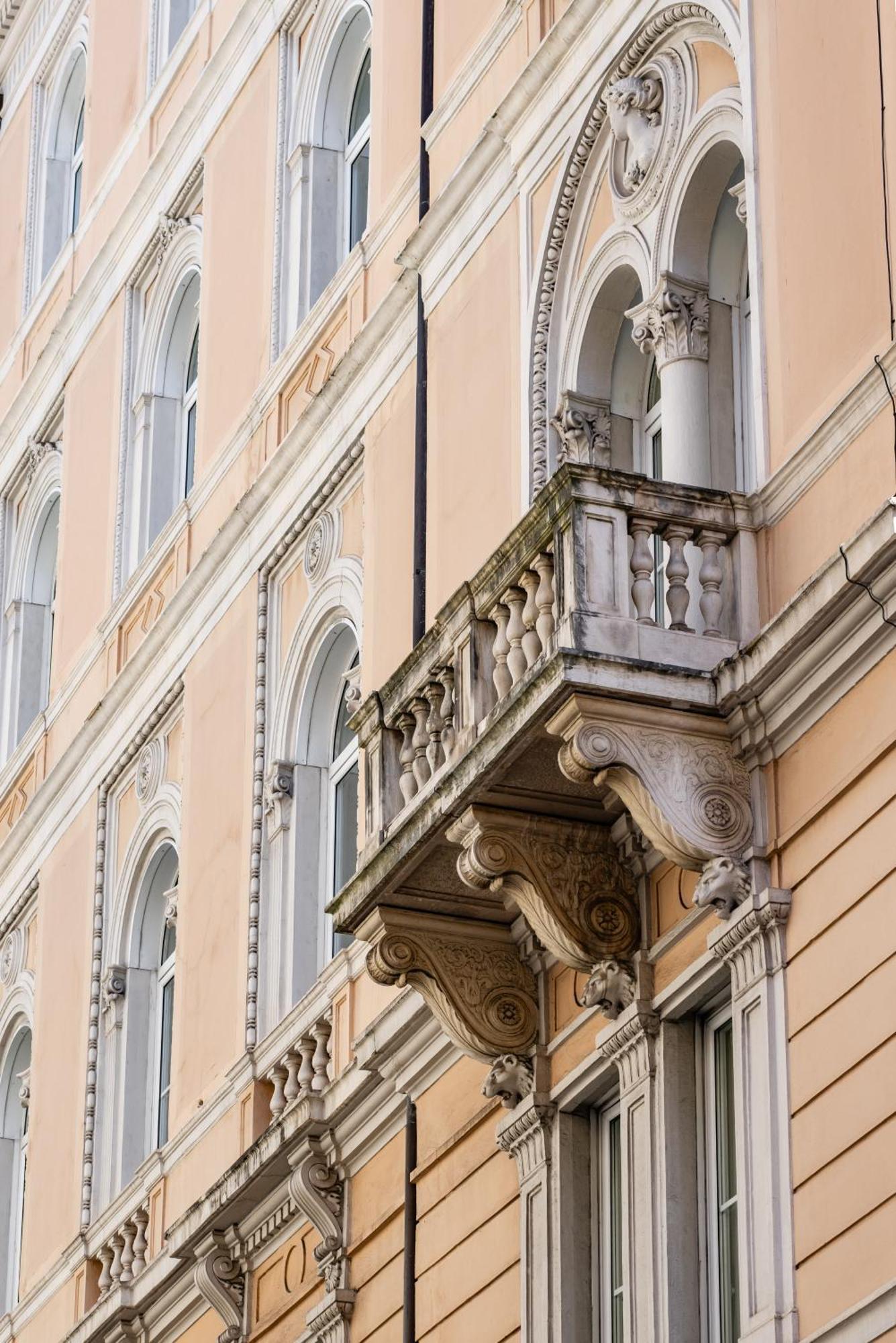 Hotel Continentale Trieste Esterno foto